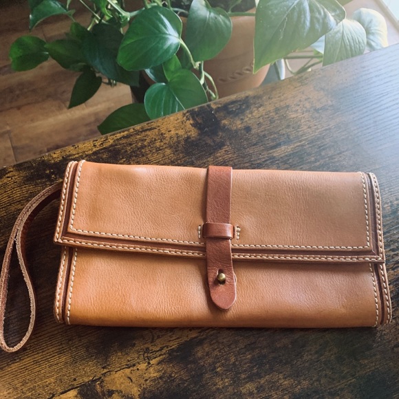 Madewell Handbags - 1937 Madewell Dispatch Leather Wristlet Clutch